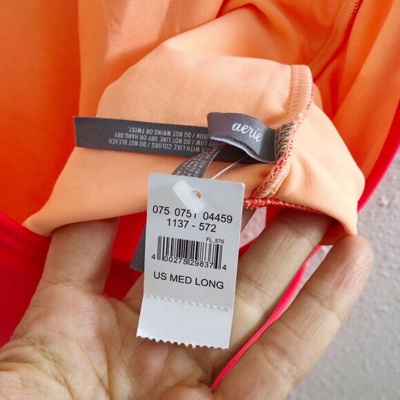 NWT AERIE Deep V-Neck One Piece Swimsuit Size Medium - Picture 6 of 8